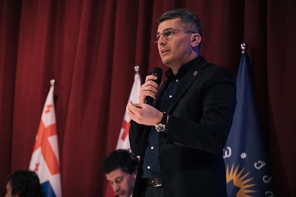 მამუკა მდინარაძე რადიკალურ ოპოზიციაზე: მათ არ უნდათ  სტატუსის მიღება. შემდეგ ამაზე რევოლუციის მოწყობა, საზოგადოებაში მღელვარება, ქაოსი და ხელისუფლების ცვლილება, მეორე ფრონტი. სწორედ ეს იქნება რუსული საქმე