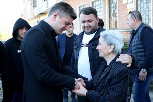 პარლამენტის ფოთის, ხობის და სენაკის მაჟორიტარი დეპუტატობის კანდიდატი მოსახლეობას ფოთსა და სენაკში შეხვდა