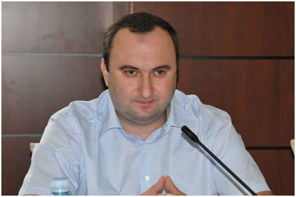 ლევან მურუსიძე: საიდან იცის კელი დეგნანმა, რომ ღამით ზარებს ვახორციელებთ, ანუ ამერიკის საელჩო ტელეფონზე გვისმენს?!