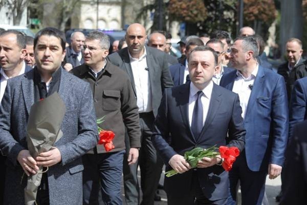 საქართველოს პრემიერ-მინისტრმა ირაკლი ღარიბაშვილმა 9 აპრილს დაღუპულ გმირთა ხსოვნას პატივი მიაგო