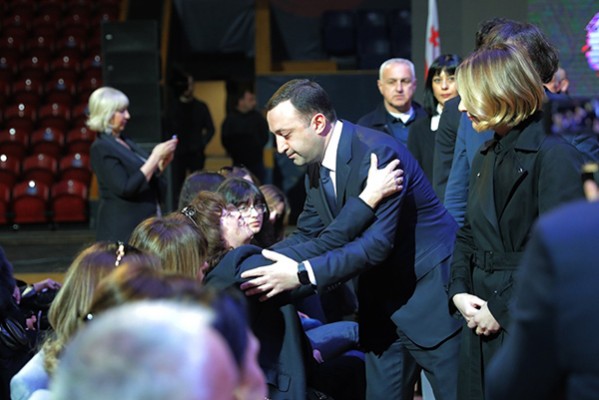 ირაკლი ღარიბაშვილი მეუღლესთან ერთად, სპორტის სასახლეში, ჯამლეტ ხუხაშვილის სამოქალაქო პანაშვიდზე იმყოფებოდა