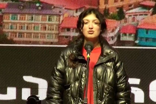 სოფო სიხარულიძე: როდესაც ჩემს თანატოლებს ვხედავ ბოროტი ადამიანების გვერდზე, გული მტკივა, რადგან ვხედავ, როგორ იყენებენ მათ თავიანთი ბინძური საქმეებისთვის, მინდა, დასრულდეს ეს ყველაფერი
