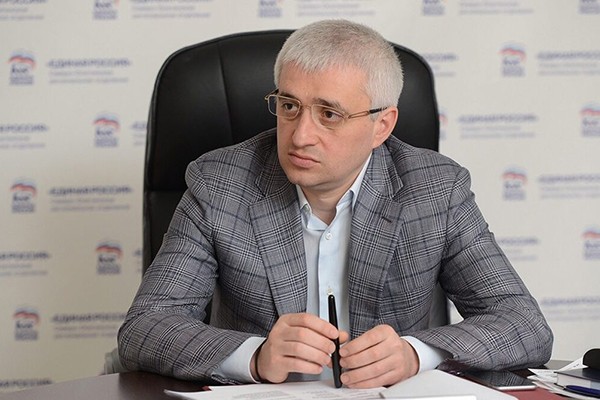 ოკუპირებული აფხაზეთისა და სამხრეთ ოსეთის ვებგვერდიდან ამოღების გამო, დუმის დეპუტატი ავიაკომპანია „აზიმუტის“ შემოწმებას ითხოვს