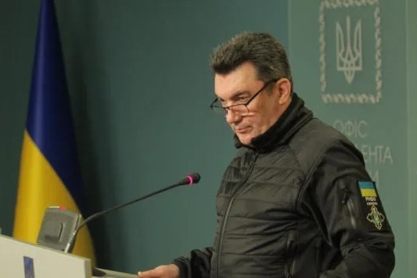 ოლექსი დანილოვი: მტკივა, რომ ახლა რუსული სიბნელე ახშობს თავისუფალ საქართველოს