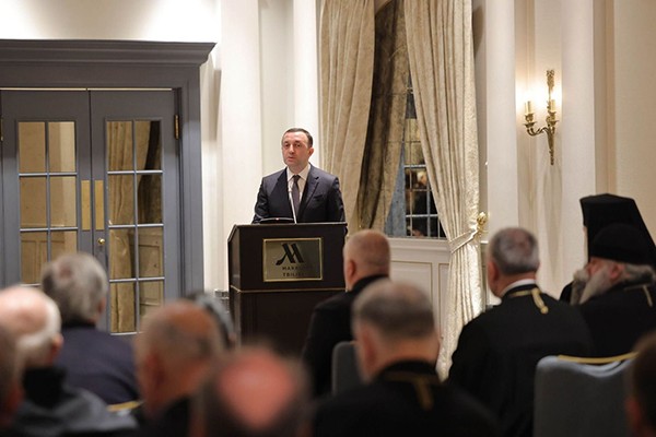პრემიერი: მესმის,  ძალიან რთული არის როცა მოწყვეტილი ხარ შენს სამშობლოს, შენს მიწა-წყალს, ამიტომ აუცილებელია ჩვენი უფრო მეტი ჩართულობა, ხელისუფლების, მთავრობის, ეკლესიასთან ერთად