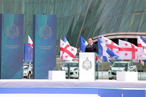 ჩვენი ხელისუფლების ვალდებულებაა თქვენი შრომის ღირსეული დაფასება. თქვენ იმსახურებთ ყველაფერ საუკეთესოს. მინდა დაგარწმუნოთ, რომ ჩვენი მთავრობის თანადგომა და ძალისხმევა კიდევ უფრო გაძლიერდება და კიდევ უფრო დიდ მასშტაბებს შეიძენს