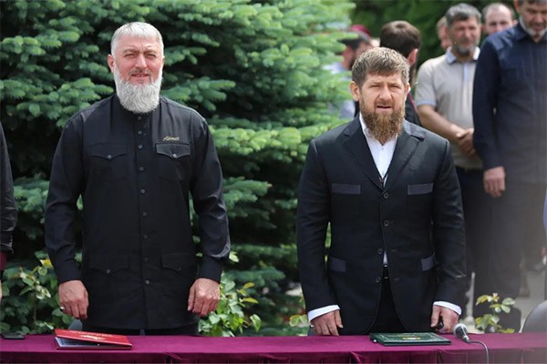 ჩეჩნეთის პრეზიდენტის „მარჯვენა ხელად“ წოდებული ადამ დელიმხანოვის სახელით განცხადება გამოქვეყნდა, სადაც ნათქვამია, რომ ინფორმაცია მისი დაღუპვის შესახებ უკრაინული მედიის მიერაა მოგონილი