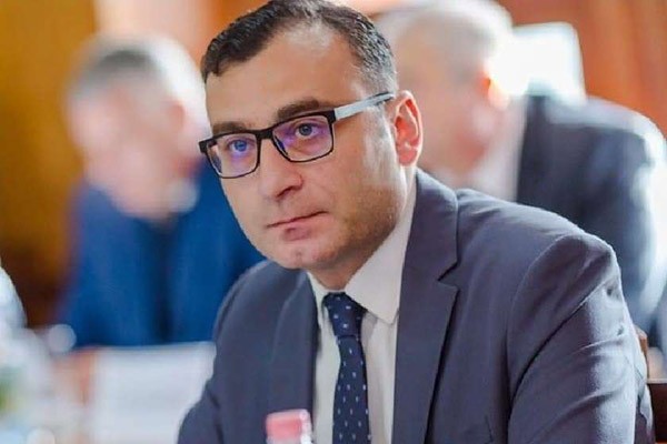 ტიტე აროშიძე: თორნიკე რიჟვაძემ ლაჩარი უწოდა იმდროინდელ მხედართმთავარს, რომელიც მიწაზე ფორთხავდა -„ნაცმოძრაობის“ მცდელობა, თითქოს ლაჩარი უწოდა მებრძოლებს, სრული სიცრუე და პროვოკაციაა