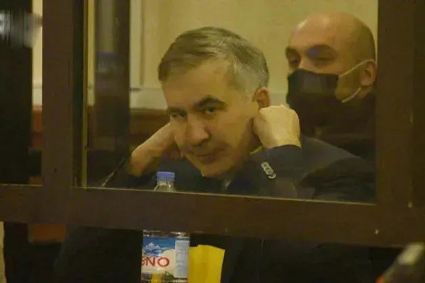მიხეილ სააკაშვილი: დაიწყეს უკვე „ოცნების თამაში“, „ორპოლუსიანობა ბიძინას აწყობს“, სწორედ ესაა ოლიგარქის ნარატივი - მერე ვინ გიშლით ხელს - შექმენით მეორე, მესამე, მეხუთე პოლუსი და გაანძრიეთ ხელი