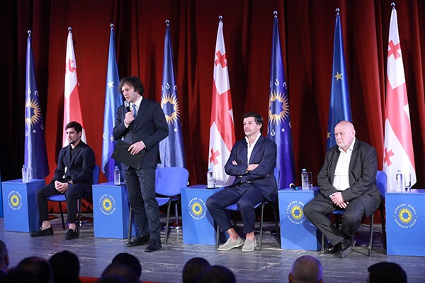 „ქართული ოცნების“ პარტიულ კონფერენციაზე ადგილობრივი ორგანიზაციის თავმჯდომარედ გორის მერი ვლადიმერ ხინჩეგაშვილი და ბიუროს წევრები აირჩიეს