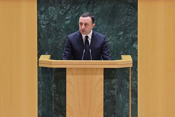 ირაკლი ღარიბაშვილი: ჩემი ინიციატივით ჩვენ შარშან დავიწყეთ მასშტაბური პროექტი, რომელიც ითვალისწინებს 800-მდე სკოლის  სრულ რეაბილიტაციას ევროპული სტანდარტების მიხედვით, 1000-ზე მეტი ბაღის რეაბილიტაციას