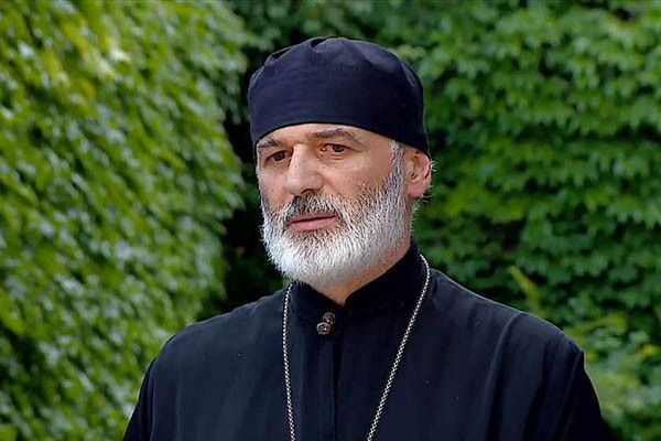 ანდრია ჯაღმაიძე: ეკლესიაზე ნეგატიური გადაცემების მომზადების შემდეგ, ადამიანებმა დააზიანეს ხატები და შეურაცხყოფა მიაყენეს სასულიერო პირებს. ცოტა ხნის წინ, ქაშვეთის ეზოში ტაძრის დარაჯს თავი გაუტეხეს