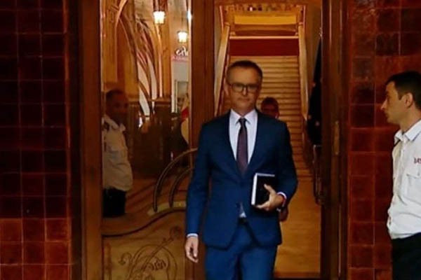 პოლონეთის ელჩის მოვალეობის შემსრულებელმა საგარეო საქმეთა სამინისტრო უკომენტაროდ დატოვა