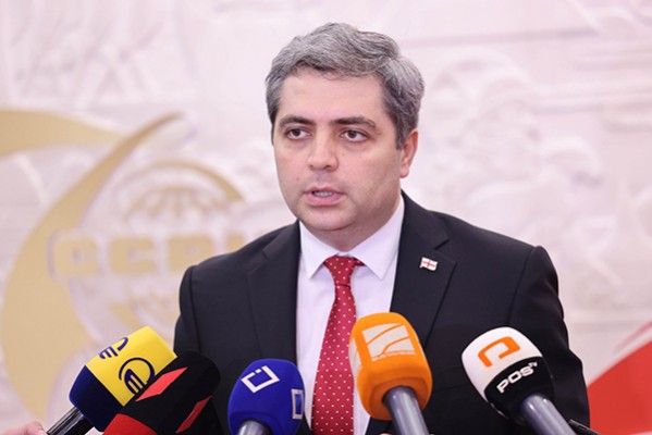 არჩილ კალანდია პრემიერის ჩინეთში ვიზიტზე: ეს გახლავთ ისტორიული ვიზიტი, 31 წლის განმავლობაში, რაც დიპლომატიური ურთიერთობები დამყარდა ორ ქვეყანს შორის, ასეთი მასშტაბური და მრავალმხრივი ვიზიტი არ განხორციელებულა