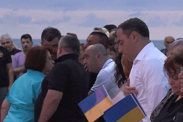ლევან ხაბეიშვილსა და „ნაცმოძრაობის“ ზუგდიდის ფრაქციის თავმჯდომარეს შორის დაპირისპირება მოხდა