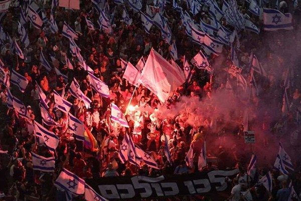 მედია: თელ -ავივში სასამართლო რეფორმის წინააღმდეგ აქციაზე 103 000 ადამიანი შეიკრიბა