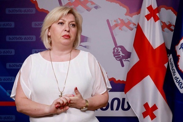 თამარ ჩიბურდანიძე ოპოზიციას: სიმართლე ის არის,  რომ აქ რუსებს დასდევთ ხან გემზე, ხან სცენაზე და ხან კიდევ ქუჩაში, მერე ჩუმად ჩადიხართ რუსეთში და იქ რუს პოლიტიკოსებს დასდევთ კაბინეტებში, იქნებ როგორმე მიგიღონ თავიანთ კარზე