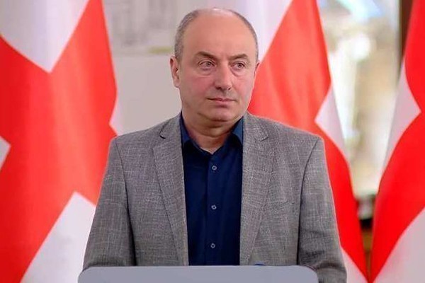გურამ მაჭარაშვილი კელი დეგნანზე: ერთი წლის წინ ამბობდი -  ელექტრონული არჩევნები არის დემოკრატიის მაღალი ხარისხის გამოხატულება და ახლა ამბობ, რომ თურმე ეს შეიძლება გაყალბების საფუძველი გახდეს. ეს იმას ნიშნავს, რომ წასვლის წინ აქ ტოვებ პოლიტიკურ ნაღმებს