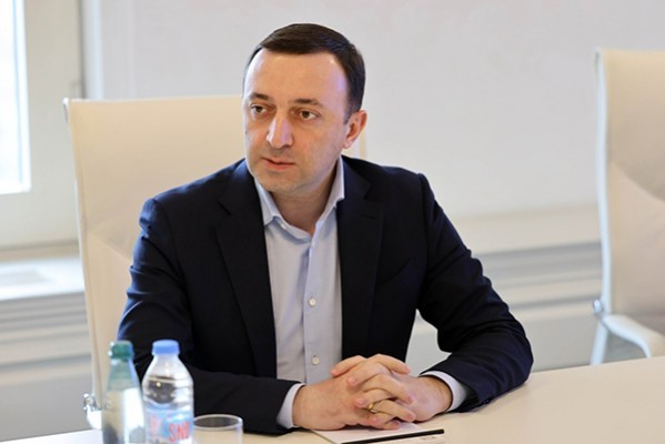 თუ გახსენდებათ რომელიმეს, მას შემდეგ, რაც მოისმინეს პრეზიდენტის ეს განცხადება, რომ ქვეყანა არ იმსახურებდა სტატუსს, ვინმეს შეშფოთება, ვინმეს კრიტიკა, ან რაიმე პროტესტი.  ეს არის ფარისევლობა, ტყუილი, დამამცირებელი და შეურაცხმყოფელი ჩვენი ხალხისთვის