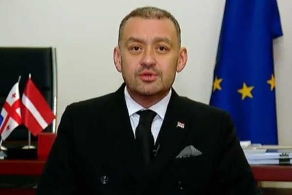 ბექა ოდიშარია მთავარი არხის ჟურნალისტს: წარმოუდგენელი არაკომპეტენტური ჟურნალისტი ხართ, ნუ უზრდელობთ, სამეგრელოს უზრდელობა არ უხდება და თქვენც არ უხდებით შესაბამისად