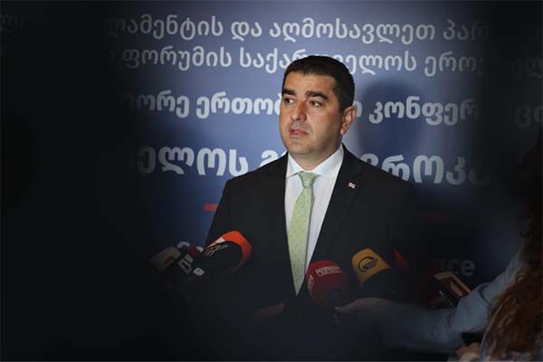 შალვა პაპუაშვილი გვარამიას შეწყალებაზე: რა თქმა უნდა, სამართლებრივად პრეზიდენტი არ არის ვალდებული განმარტებები აკეთოს, მაგრამ ვფიქრობ, რომ პოლიტიკურად ის ქართველი ხალხის ვალშია, ეს გადაწყვეტილება განმარტოს