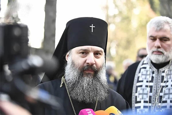 მეუფე შიო: უნდა გვიყვარდეს ერთმანეთი თავგანწირული სიყვარულით