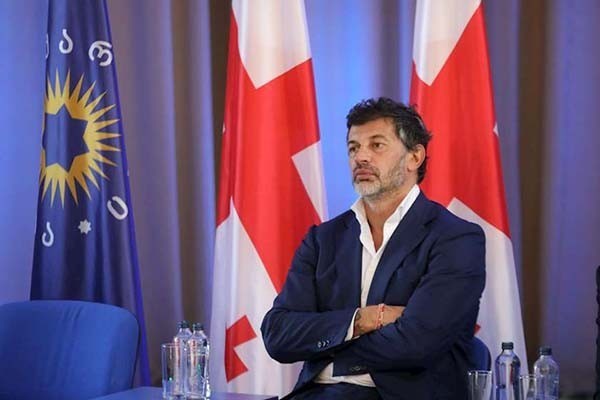 კახა კალაძე სალომე ზურაბიშვილზე: მოსახლეობა ხედავს, როგორ მოქმედებს პრეზიდენტი კონსტიტუციასთან და დამოუკიდებელ უწყებასთან მიმართებით. ეს არის სამწუხარო რეალობა