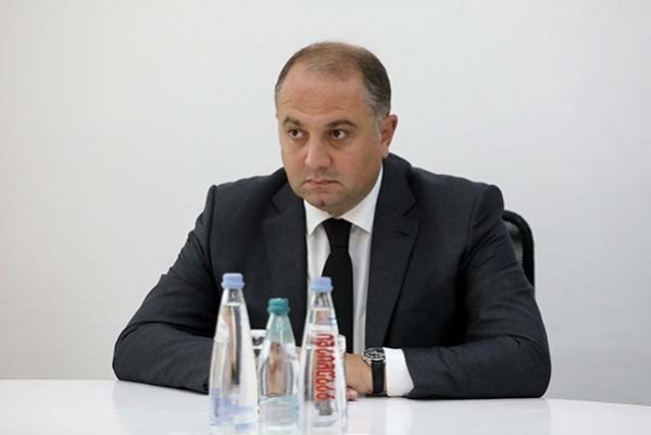 ირაკლი ჩიქოვანი: ანაკლიაში იმ სასტუმროს ინფრასტრუქტურა, რომელზეც ანა წითლიძე საუბრობდა, ვანო მერაბიშვილის იარაღის ლულის ქვეშ აშენდა და მეგრელებმა ეს კარგად ვიცით
