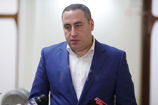 შოვის ტრაგედიაზე გაკეთებული განცხადების საპროტესტოდ, უმრავლესობის წევრებმა გიორგი ვაშაძეს „ნაძირალა“, „არაკაცი“ და „მაჯლაჯუნა“ უწოდეს