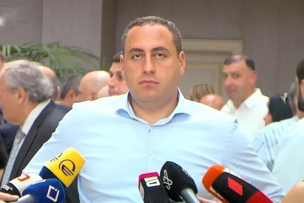 გიორგი ვაშაძე პრეზიდენტს: მორჩით ახლა სისულელეებს, ვის მხარეს ხართ?! ყველა გადამწყვეტ სიტუაციაში „ქართული ოცნებისკენ“ დგახართ - ან დიდძალ ფულთან გვაქვს საქმე, ან ქვეყნის ინტერესების გაყიდვასთან