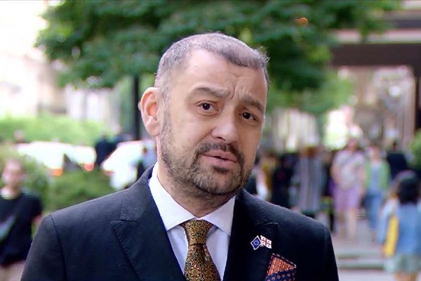ბექა ოდიშარია: ოპოზიციას როცა სჭირდება, პრეზიდენტთან დაძუნძულებენ, როცა ხვდებიან, რომ რაღაც სამაგალითოდ არ ხდება, დედის გინებაზე გადადიან - პრეზიდენტის პაუზამ მოახერხა ის, რომ „ქართული ოცნება“ და რადიკალური ოპოზიცია პოზიციაში დაემთხვა ერთმანეთს
