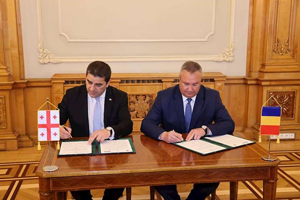 საქართველოს პარლამენტის თავმჯდომარემ და რუმინეთის სენატის პრეზიდენტმა ერთობლივ დეკლარაციას მოაწერეს ხელი