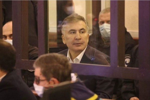 მიხეილ სააკაშვილი: არჩევნებამდე უარი უნდა ვთქვათ ილუზიაზე, რომ ახალგაზრდობა მორიგ ჯერზე გამოვა და ოპოზიციაც ამ ახალ ტალღას მოაჯდება, მე უკვე აქ ვარ და ვაპირებ, ჩავერთო მასიურად ახალი ხალხის მოყვანაში