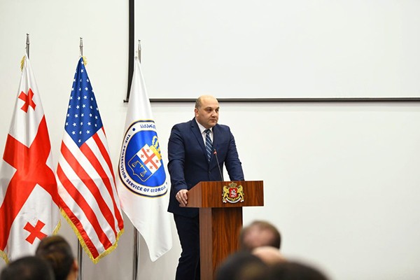 ალექსანდრე დარახველიძემ აშშ-ის იუსტიციის დეპარტამენტის მხარდაჭერით განხორციელებული კიბერდანაშაულის და ელექტრონული მტკიცებულებების სასწავლო პროგრამის მონაწილე შსს-ს თანამშრომლები დააჯილდოვა