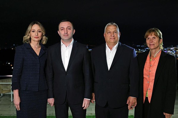 პრემიერ-მინისტრმა ირაკლი ღარიბაშვილმა უნგრეთის პრემიერ-მინისტრს სადილზე უმასპინძლა