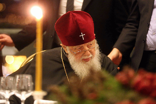 ილია II: დღეს ყველა კეთილი ნების ადამიანი ლოცულობს ახლო აღმოსავლეთში მშვიდობისათვის - ჩვენც შევთხოვთ ყოვლადწმინდა სამებას, მშვიდობა მოანიჭოს წმინდა მიწას, მის მკვიდრთ და მთელ მსოფლიოს