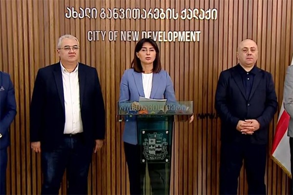რუსთავის მერი ნინო ლაცაბიძე მრავალმილიონიანი პროექტების შეფერხების გამო საკრებულოს სასამართლოში უჩივის, რომელსაც გახარია/ნაცმოძრაობის კოალიცია მართავს