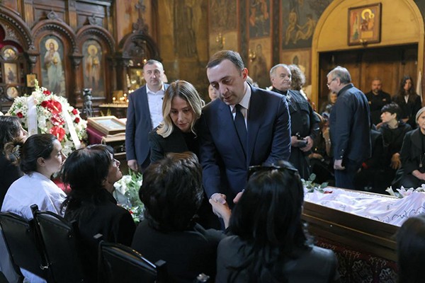 ირაკლი ღარიბაშვილი ცნობილი ქართველი მსახიობის - თენგიზ არჩვაძის დაკრძალვაზე იმყოფებოდა