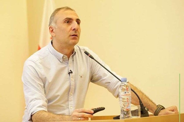 ალეკო ელისაშვილი: როგორც კი ერთ საქმეზე შეიწყალებს პრეზიდენტი, მეორეზე შეაბრუნებენ ციხეში - ზურაბიშვილი უნდა იჯდეს და კვირაში ორჯერ სააკაშვილი უნდა იწყალოს?