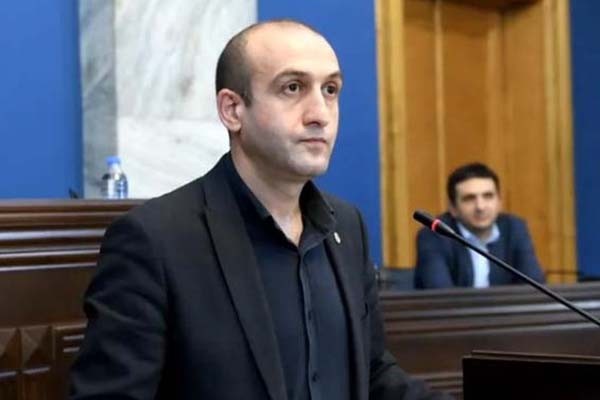 იაგო ხვიჩია უმრავლესობას: თავს სამარცხვინოდ იხდით, დაგცინიან და იტანთ - ვერ გააუქმებთ „ბიბლიურ თავისუფლებას“ იმიტომ, რომ თქვენ არ ხართ მართლები, არასწორ მხარეს ხართ და ღმერთი არ არის თქვენკენ