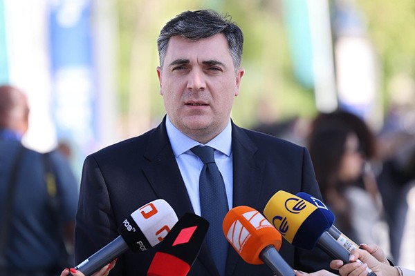ევროკომისიის რეკომენდაცია მეტყველებს იმ ძალისხმევაზე, რომელიც ჩვენმა ხელისუფლებამ გასწია - როგორც პრემიერ-მინისტრი, ისე ყველა სხვა პასუხისმგებელი სახელმწიფო მოხელე მუშაობს აქტიურად, რომ ეს გადაწყვეტილება იქნას მიღებული მიმდინარე წლის 15 დეკემბრისთვის