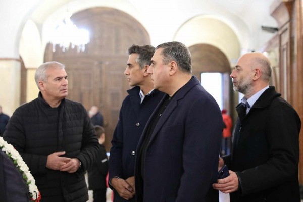 საპარლამენტო უმრავლესობის წევრები აფხაზეთის ოკუპირებული ტერიტორიიდან გადმოსვენებულ პირთა სამოქალაქო პანაშვიდს დაესწრნენ