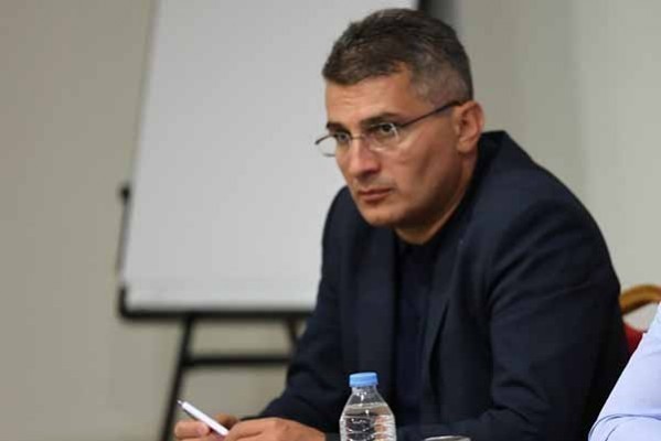მამუკა მდინარაძე: მიმდინარე კვირაში დაჩქარებული წესით განვიხილავთ კანონს, რომელიც შეეხება ლამინირებულ პირადობის მოწმობებს. საკითხი, რაც არ უნდა გასაკვირი იყოს, შევათანხმეთ ოპოზიციასთან, უფრო მეტიც, მათთან ერთად გადავწყვიტეთ