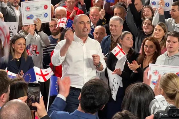 ლევან ხაბეიშვილი: მინდა გთხოვოთ ამყვეთ: „გამარჯვების გზებზე ვდგებით, გამარჯვების სიმღერებით, გული უნდა ვიჯეროთ! მათი ბრძოლით, მხოლოდ ბრძოლით კიდევ გოლი, კიდევ გოლი“ - ქართველი ხალხი 1:0 დაწინაურდა რუსულ პარტიასთან ბრძოლაში