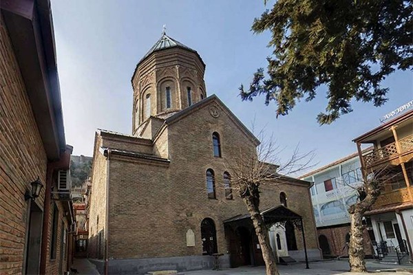 დღეს სომხური სამოციქულო ეკლესია იესო ქრისტეს შობასა და ნათლისღებას ერთად აღნიშნავს