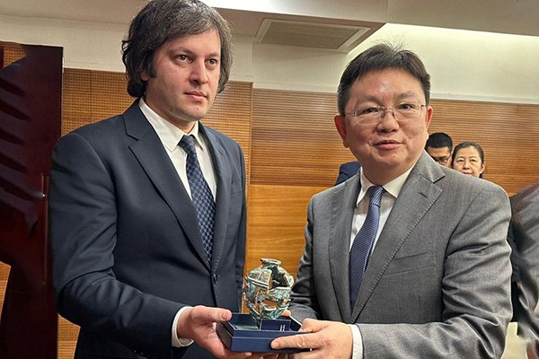 ირაკლი კობახიძე ვიზიტის ფარგლებში ჩინეთის ვაჭრობისა და კომერციის მინისტრის მოადგილეს, ლინგ ძის შეხვდა
