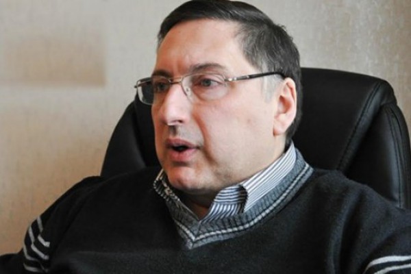 ვაჟა ბერიძე: საარჩევნო კამპანიაა და ამ დროს პარტიის თავმჯდომარე უნდა გავიდეს ხალხში, შეხვდეს ადამიანებს, გააგებინოს საით მიდის ქვეყანა და ამ თვალსაზრისით ღარიბაშვილი უკეთესი ფიგურაა, ვიდრე კობახიძე