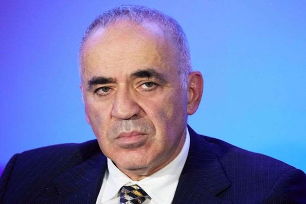 გარი კასპაროვი: გრძელდება მოლაპარაკებები აშშ-სა და რუსეთს შორის. საუბარია უკრაინის ფაქტობრივ გაყოფაზე, სწორედ ეს არის ბაიდენის ადმინისტრაციის მიზანი