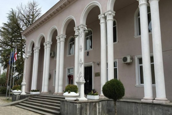 ჩხოროწყუს მუნიციპალიტეტის საკრებულოს წევრის მეუღლე დავით პაპავა გახარიას: თქვენ ხართ ადამიანი, რომელმაც სულში ჩააფურთხეთ ამომრჩეველს და დადექით „ნაციონალური მოძრაობის“ მხარეს!