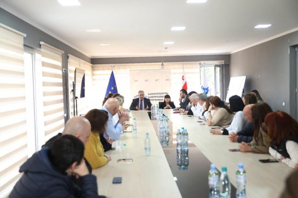 მიხეილ სარჯველაძე რესპუბლიკური საავადმყოფოს მედპერსონალს შეხვდა